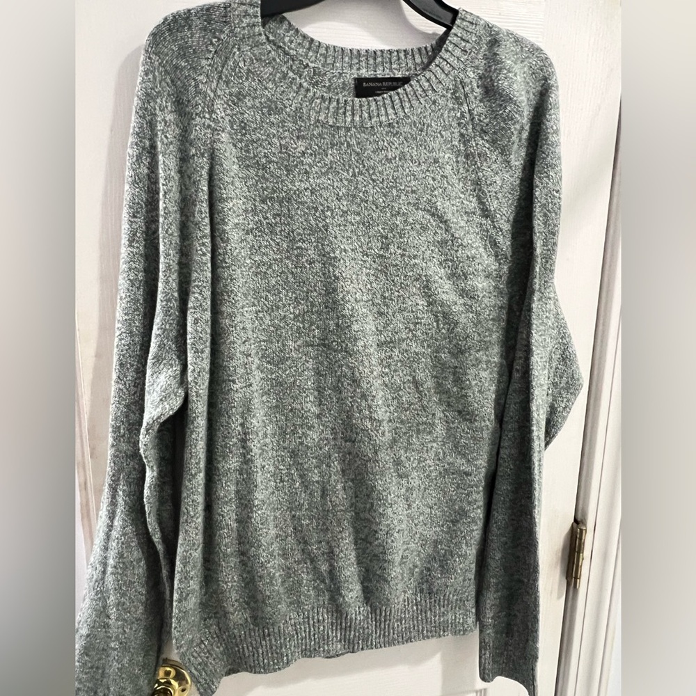 Men’s Banana Republic linen blend green and white crew neck sweater